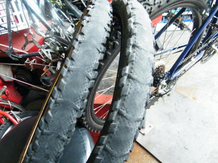 These bald tires made it on Jean's trailer to where I met him in Orillia.